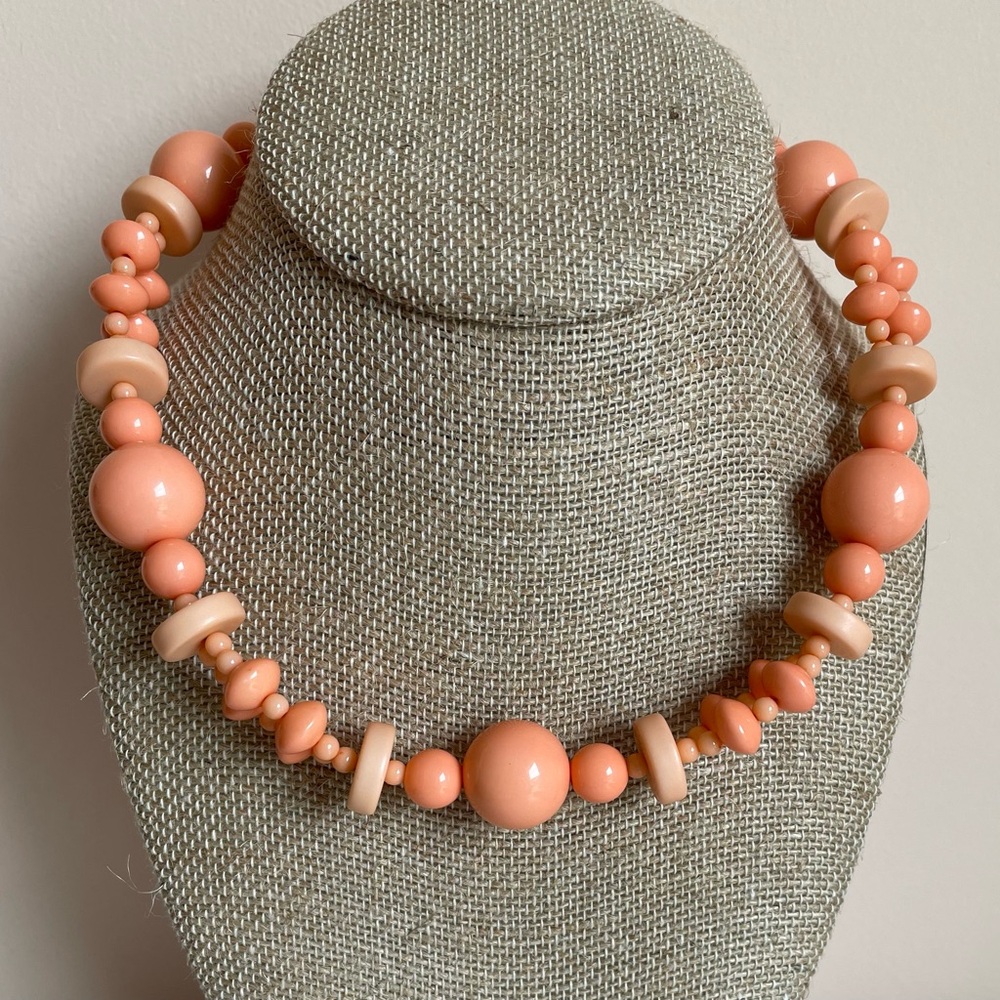 Vintage Joan Rivers Classics Collection Chunky Peach Resin Bead Necklace Y2K - Picture 1 of 5